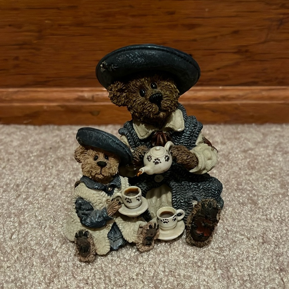 Boyds Bears & Friends tea time figurine